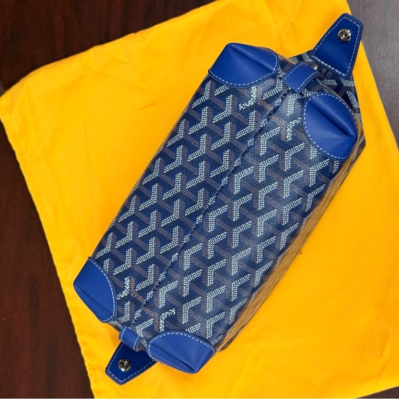 Goyard Navy and White Cosmetic Case - Picture 5 of 8
